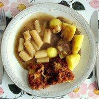 Gestern bei mama: schnitzel mit schwarzwurzeln in weißweinsauce