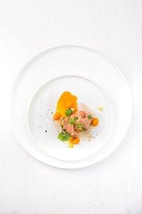 Ceviche vom saibling mit süßkartoffel und koriander