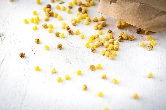 Risotto fregula sarda mit zweierlei spargel und schnittlauch