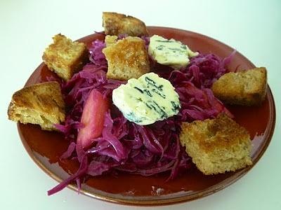 Rotkraut mit Quitte und Blauschimmelkäse