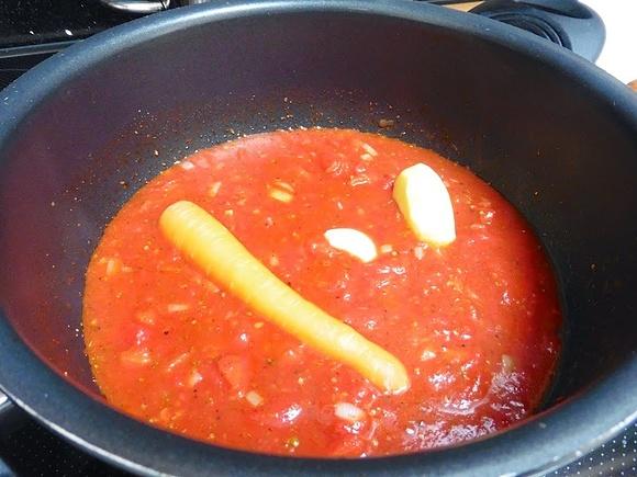 Melanzani-Piccatas mit Fleischbällchen und Paradeissauce