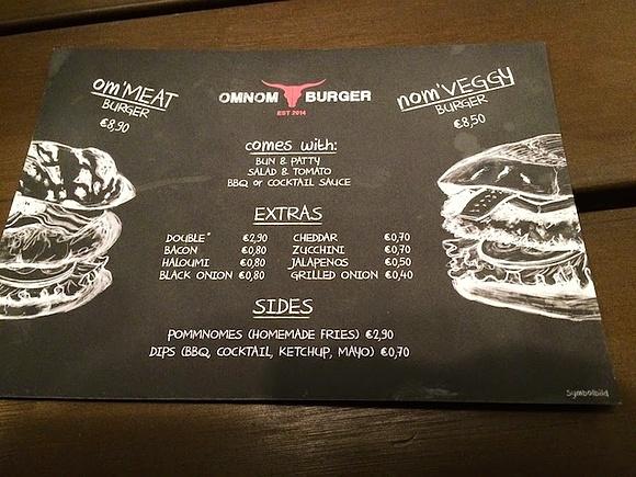 Burger essen im Omnom