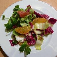 Erdäpfel-Pastinaken-Laberln mit Winterwundersalat