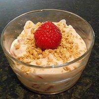 Erdbeeren in Quark ~ Joghurtcreme mit Cocos ~ Crunchy ~ Müsli