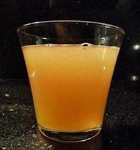 Holunderblüten-Grapefruit-Cocktail
