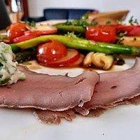 Spargelsalat mit Roastbeef