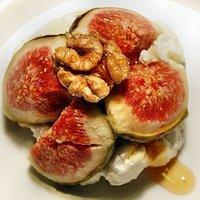 Feigen mit Ziegenfrischkäse
