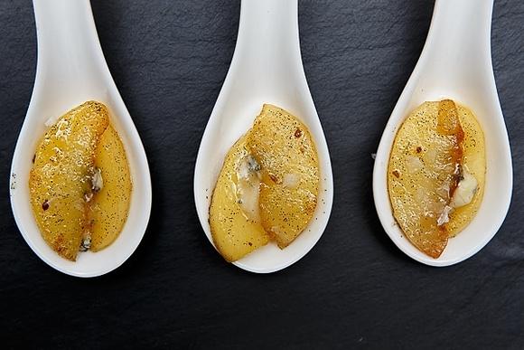 Vanille-Äpfel mit Blauschimmelkäse und Fingersalz