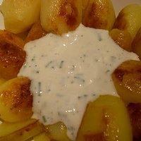 Knusprige Pellkartöffelchen mit Knoblauchcreme