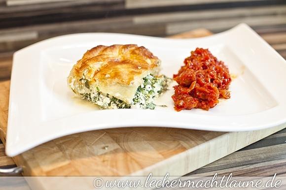 Spinattarte mit Fetakäse und Chili-Chutney
