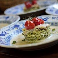 Forelle auf pistou-risotto mit bouillabaisse-sud und confierten tomaten