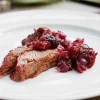 T-Bone-Steak mit Cranberry-Salsa