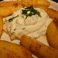 Kartoffelwedges mit Wildkräuterquark zum VeggiDay