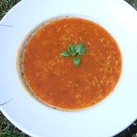 Tomatensuppe mit Wildkräutern & Reis