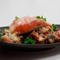 Lachs auf Oliven-Tomaten Tapenade