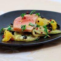 Lachsforelle mit gebratenem Fenchel und Orangen