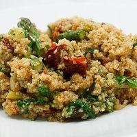 Couscous mit Harissa und grünem Spargel