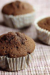 Schokoladen-Muffins mit Puddingfüllung