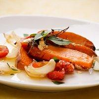 Gegrillte Süßkartoffeln mit Thai-Basilikum