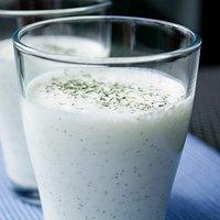 Erfrischendes Gurken-Lassi mit Dill