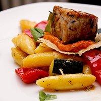 Tournedos auf mediterranen Schupfnudeln