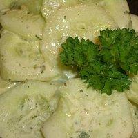 Gurkensalat mit Frischkäse ~ Dressing & Bärlauch
