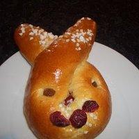 Osterhase aus Hefeteig