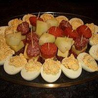 Gefüllte Ei...Ei...Eier mit Schafskäse, Sardellenpaste & Kapernäpfel.