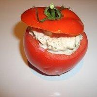 Gefüllte Tomaten mit Geflügelsalat