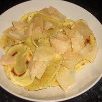 Pilzravioli in Thymianbutter mit Parmesanhobeln