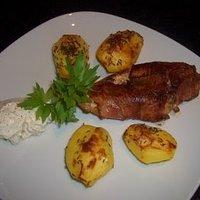 Hähnchenbrustfilet mit mediteraner Füllung im Serranomantel