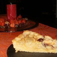 Bay. Apfelkuchen mit Marzipangitter.