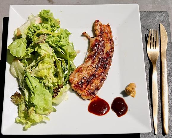 Gegrillter Schweinebauch