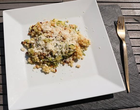 Fregola mit Zucchini