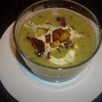 Zucchini ~ Rucolasuppe mit Kartoffelcroutons