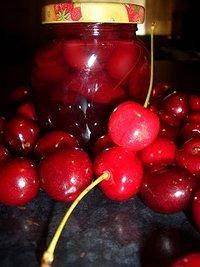 Fruchtaufstrich mit marinierten Kirschen