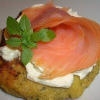 Kräuterküchlein mit Schafskäsecreme & Graved Lachs