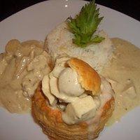Hähnchenragout im Blätterteigpastetchen mit Reis