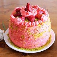 Schoko-Erdbeer-Mini-Torte mit Buttercreme-Pistazien Deko
