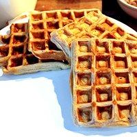 Belgische Waffeln mit Kirschen