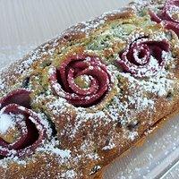 Heidelbeerkuchen mit Apfelrosen aus der "lecker bakery“