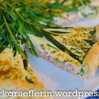 Blätterteig-Quiche mit Lachs und Spargel