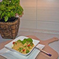 Ungewöhnlich aber lecker couscous salat mit paprika und pfirsich