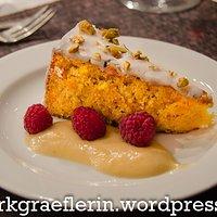 Kochen mit martina und moritz: saftige möhrentorte -glutenfrei- mit apfelcoulis