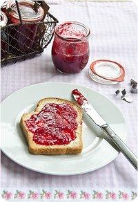 Kornelkirschen Marmelade zum Frühstück