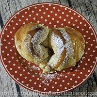 Valentinstags-Frühstück mit Erdbeer-Brioche-Herzen