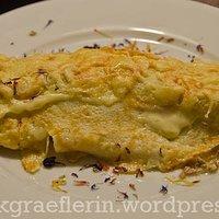 Überbackene gefüllte Pfannkuchen mit Rinderhack