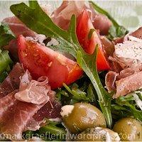 Rucola salat mit schinken und parmesan