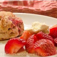 It’s teatime: erdbeer-scones mit walnüssen nach leila lindholm