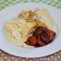 Dampfnudeln aus dem römertopf® mit vanillesauce, walnuss-karamel und zwetschgenkompott